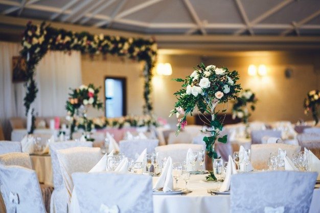 bunch-flowers-leaves-table_1304-4187-1.jpg